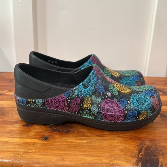 CROCS Neria Pro II Graphic Print Slip-On Work Nurse Clog - Picture 2 of 7